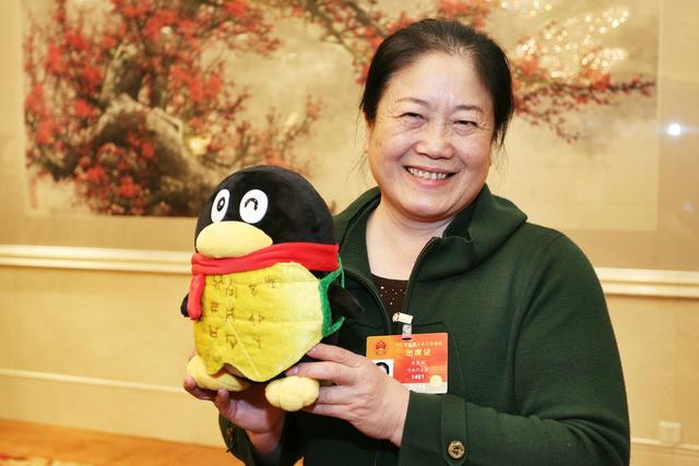 河南省工商局局長周春燕盛贊騰訊：年輕可以&ldquo;任性&rdquo;