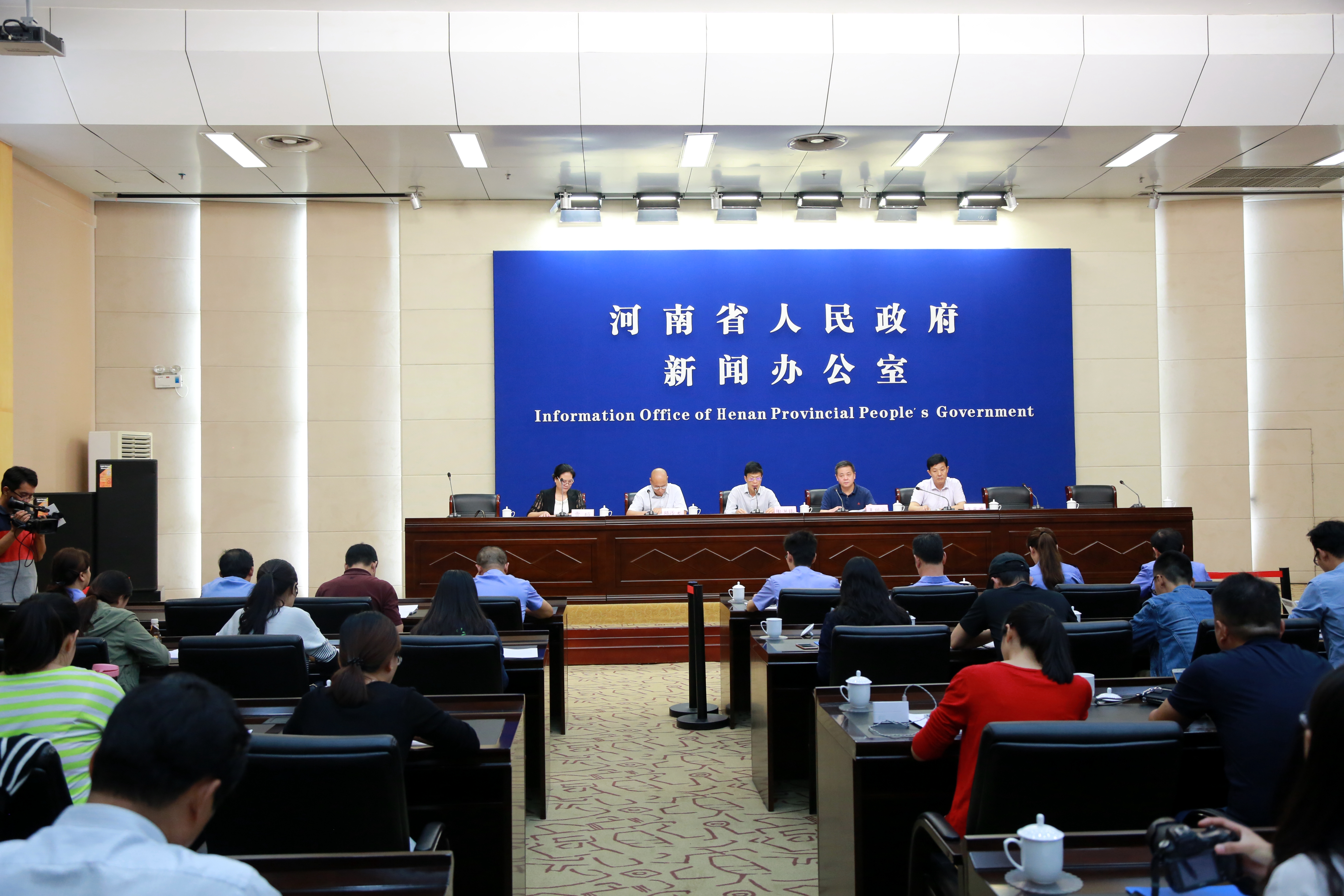 全省&ldquo;五證合一、一照一碼&rdquo;登記制度改革新聞發(fā)布會現(xiàn)場